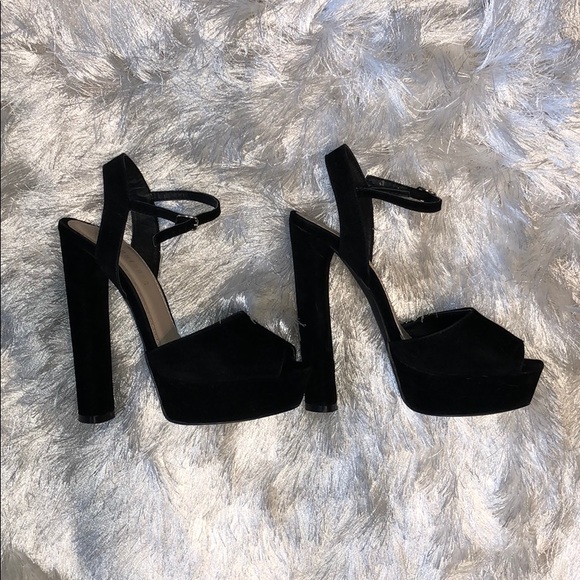 FashionNova Black High Heeled Sandals - Picture 1 of 3